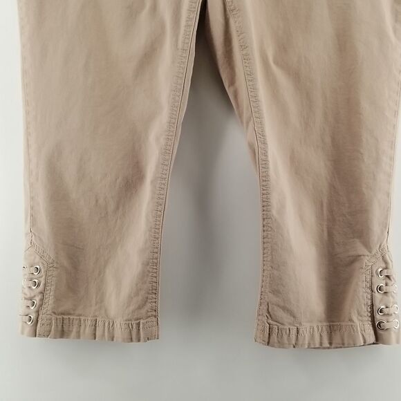 DKR & Co Signature Women’s Size 10 Khaki Capris Full Zip Button Closure 5 Pocket - Picture 3 of 11
